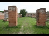 04086 ostia - regio i - insula viii - piccolo mercato (i,viii,1) - blick ri sueden.jpg